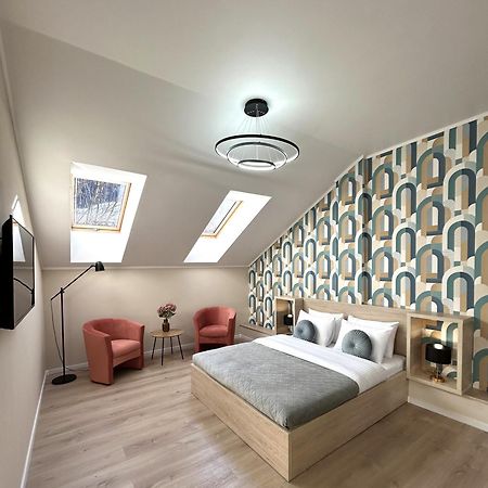 Modern Apartment In The City Center Lviv Buitenkant foto