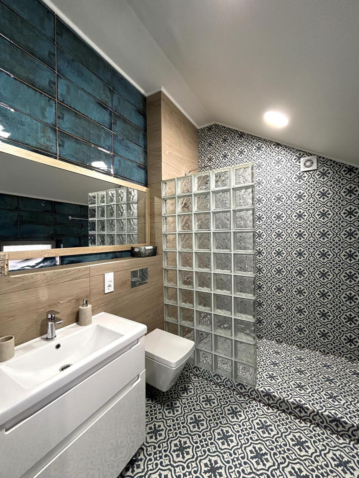 Modern Apartment In The City Center Lviv Buitenkant foto