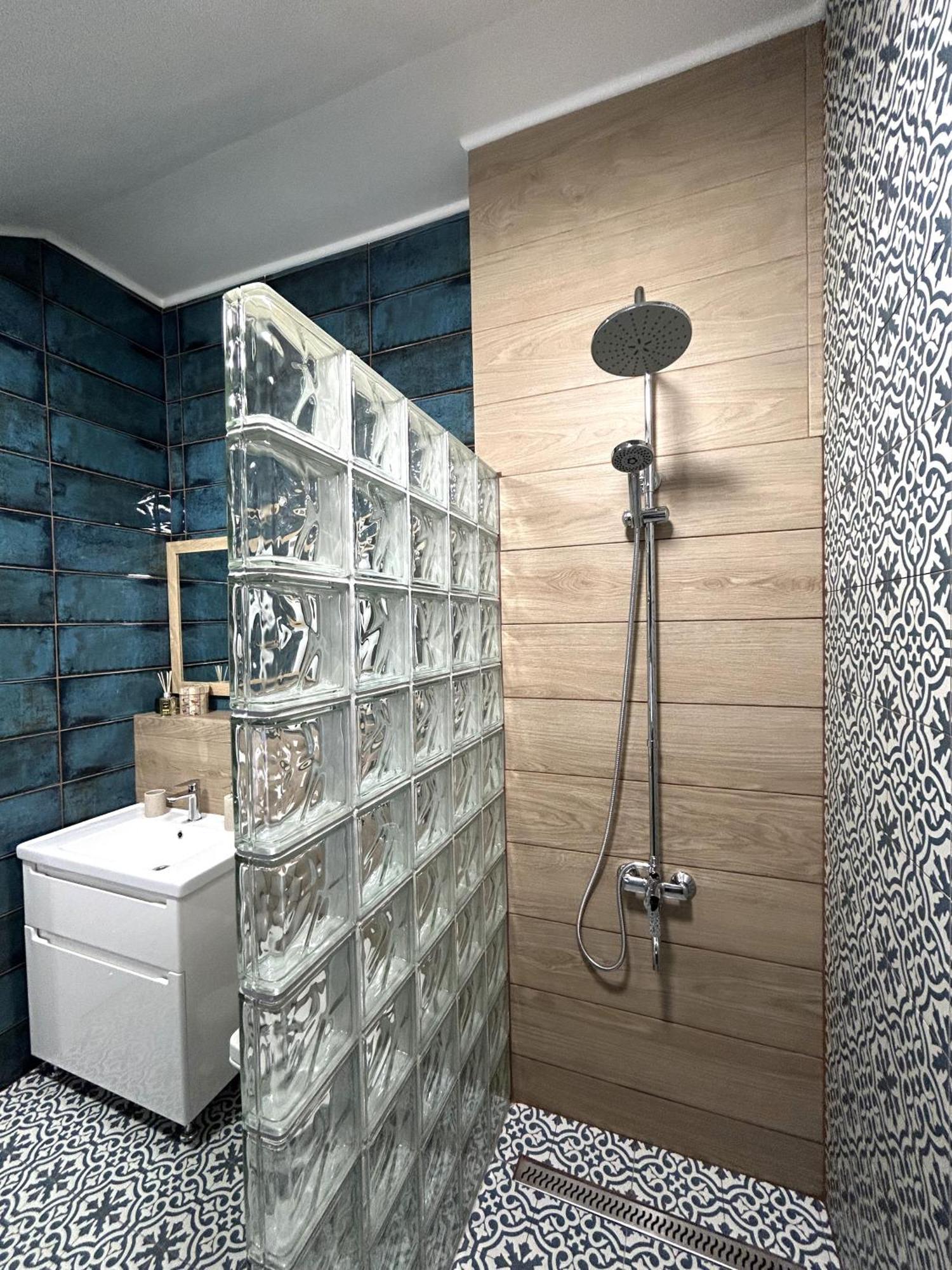 Modern Apartment In The City Center Lviv Buitenkant foto