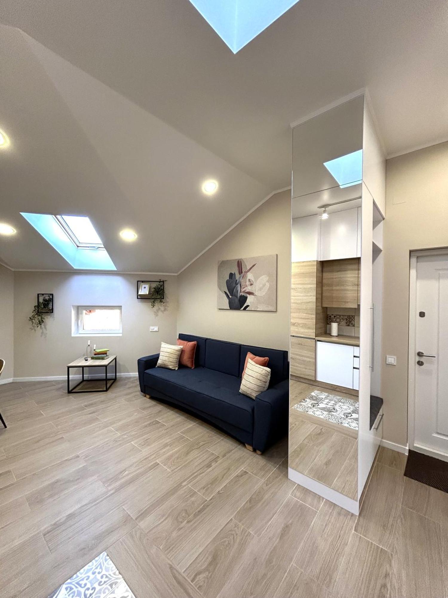 Modern Apartment In The City Center Lviv Buitenkant foto