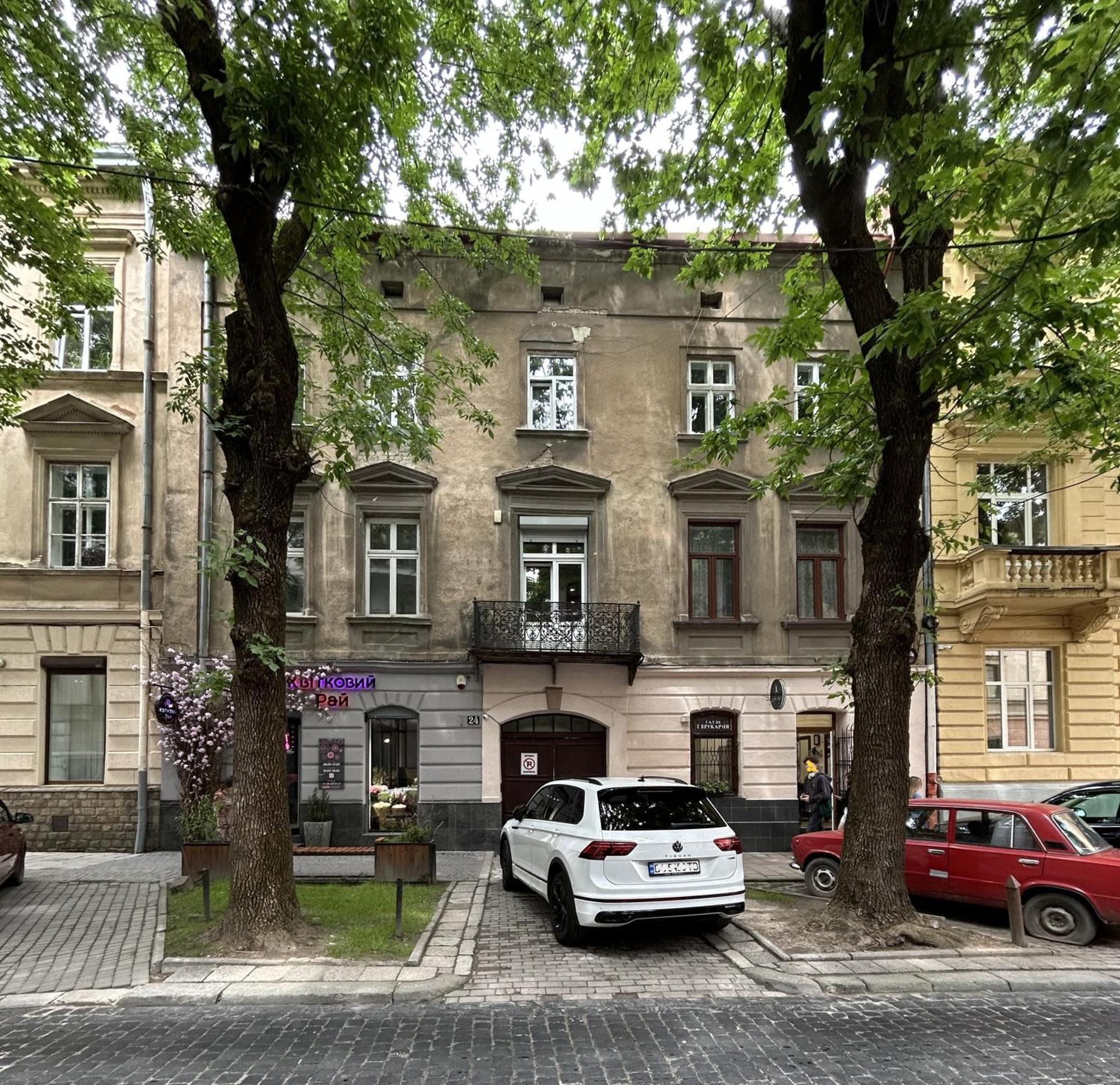 Modern Apartment In The City Center Lviv Buitenkant foto